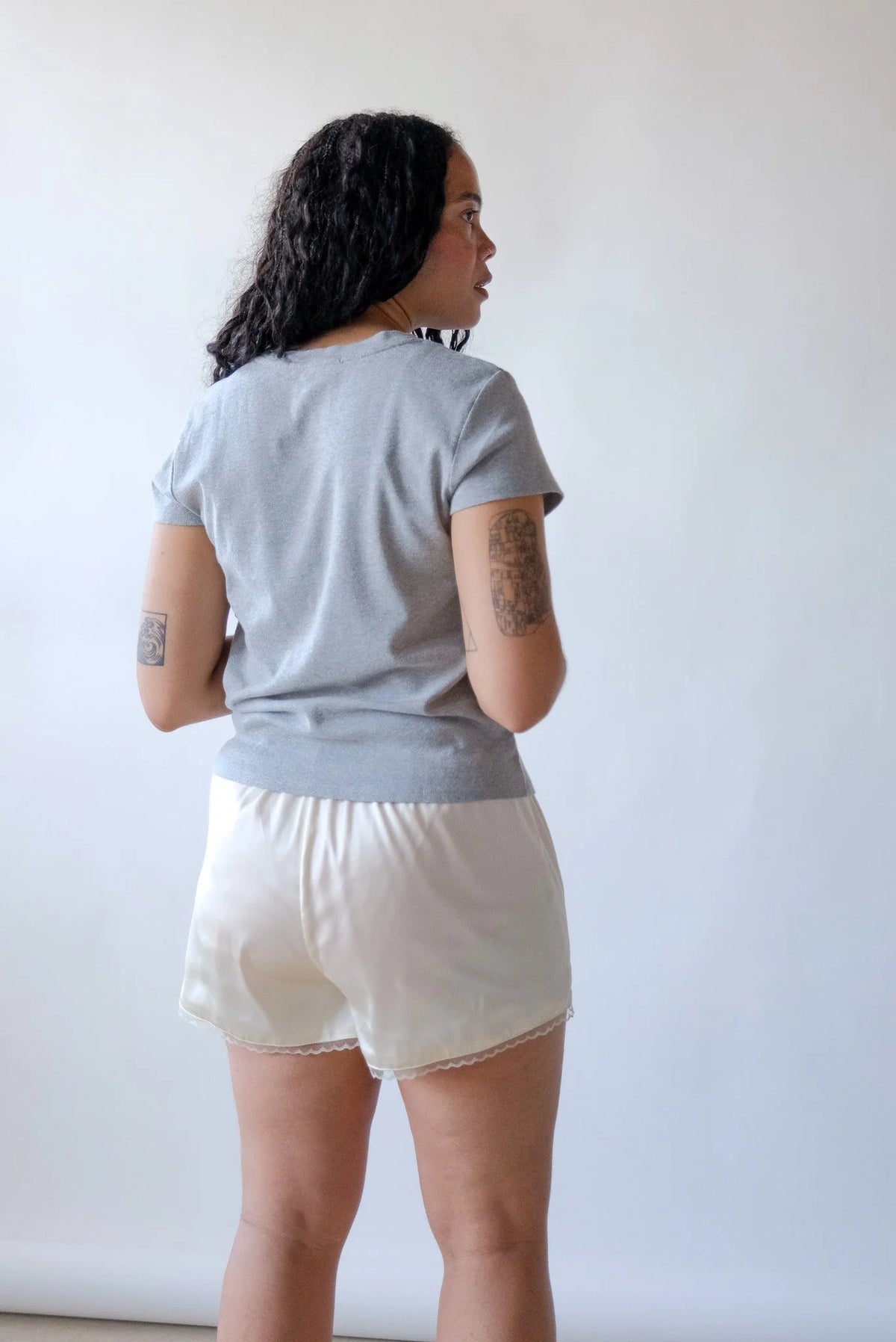Bebe Tee in Heather Gray