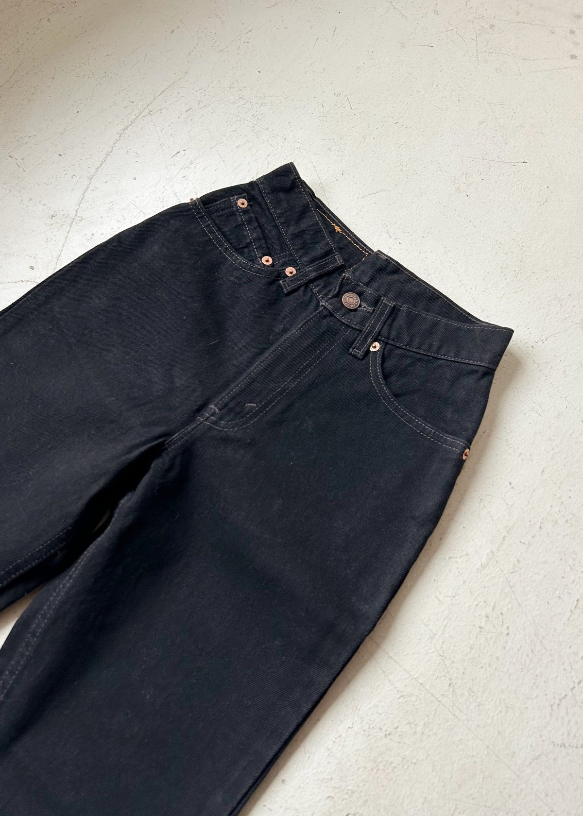 512 Levi 24x31
