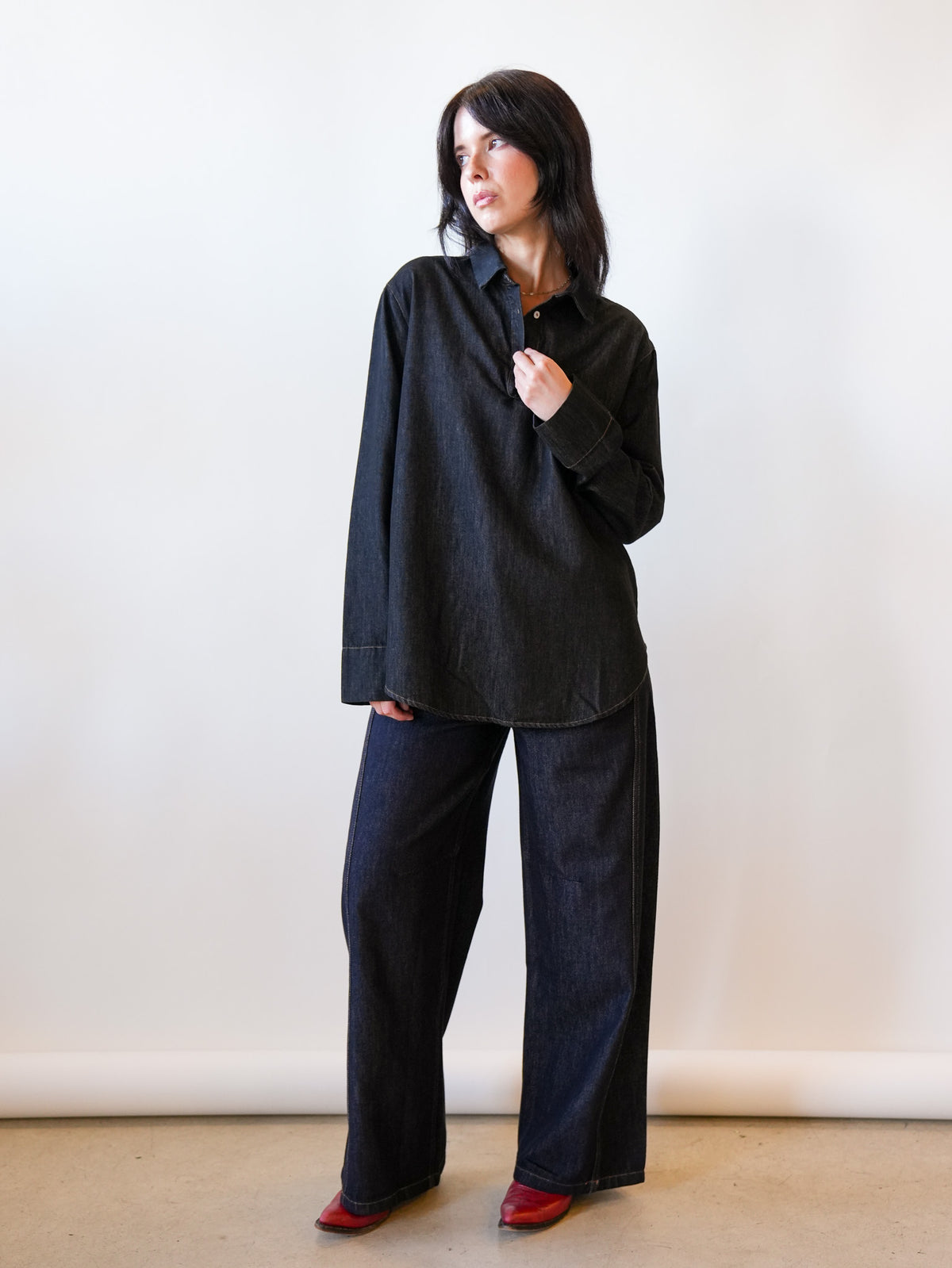 Henri Denim Pullover in Black Chambray