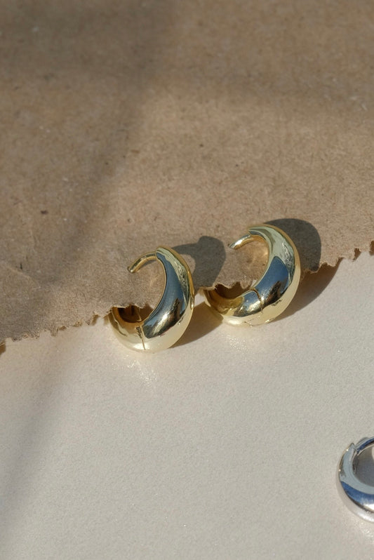 Midi Droplet Hug Hoop in Gold