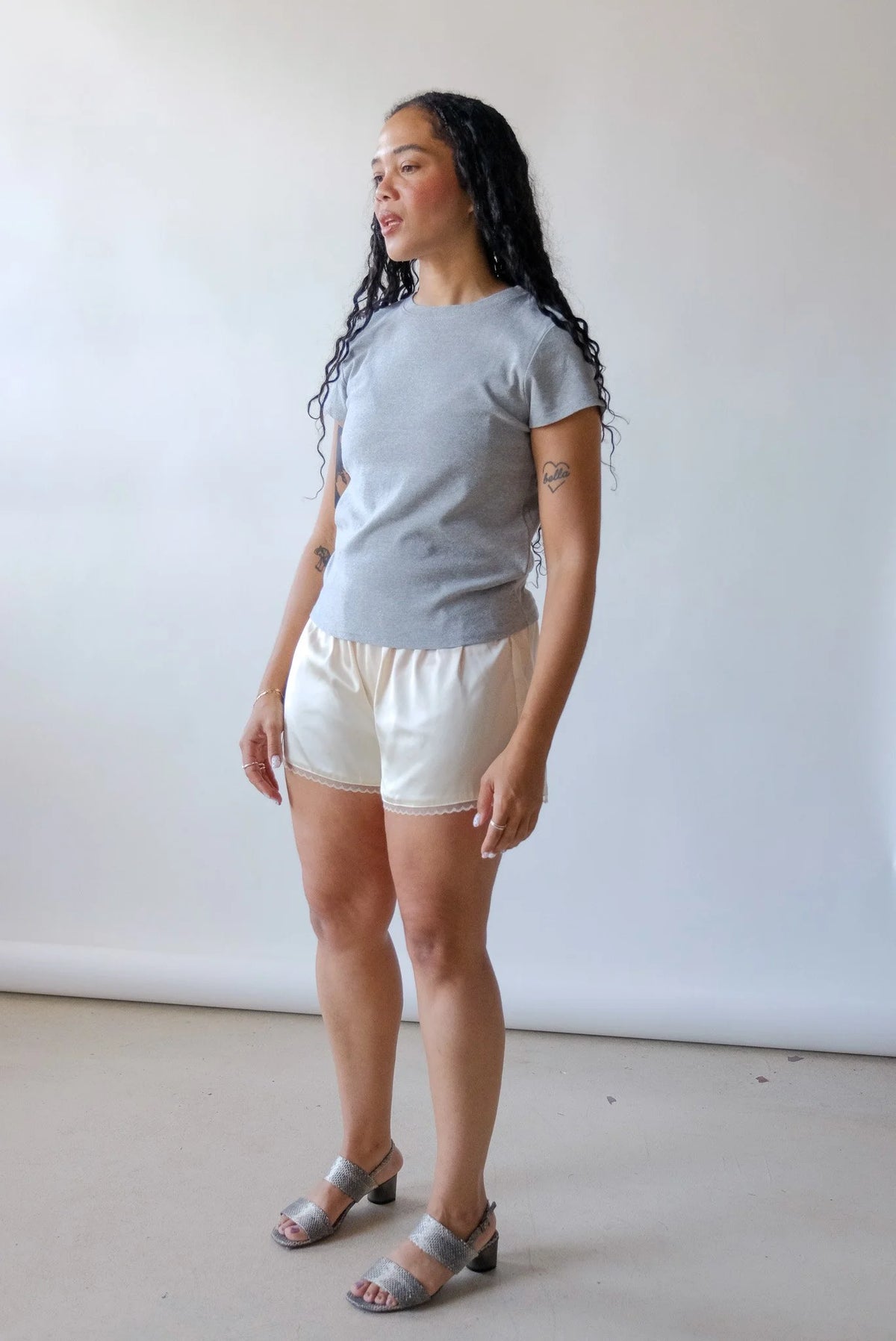 Bebe Tee in Heather Gray