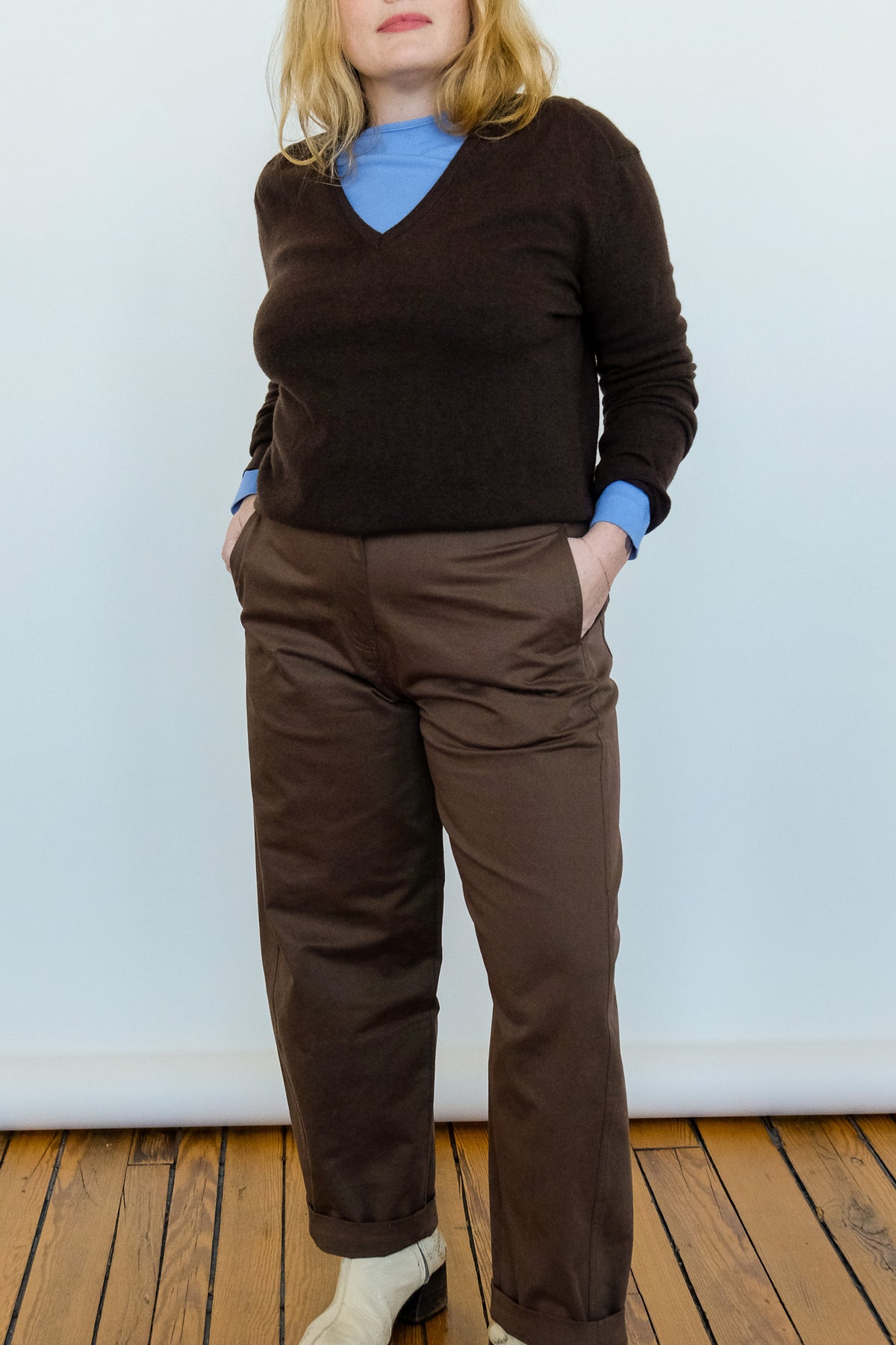 Cashmere Blend V-Neck Knit in Chocolate