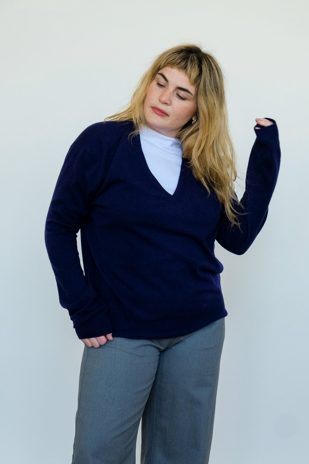 Cashmere V Neck Pullover in Navy