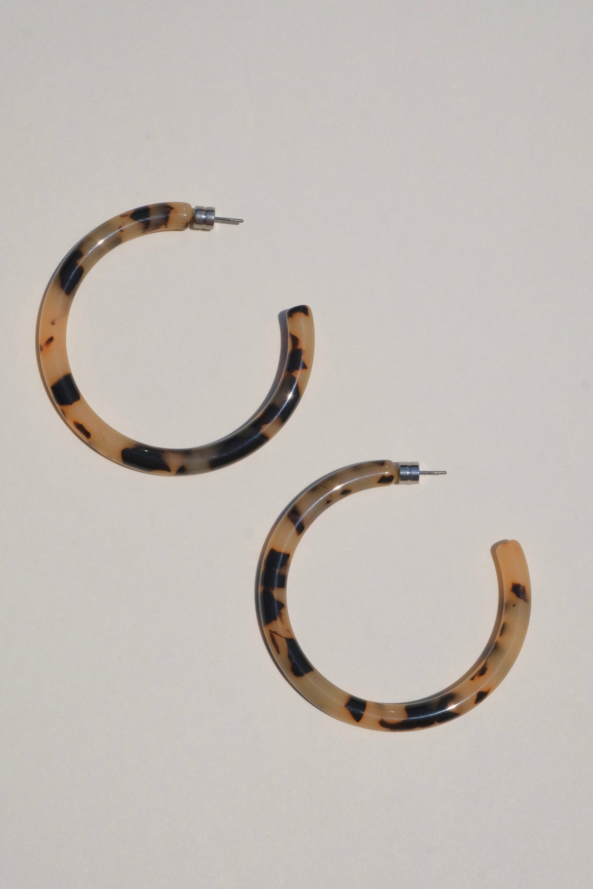 Machete Bold Hoops - Blonde Tortoise
