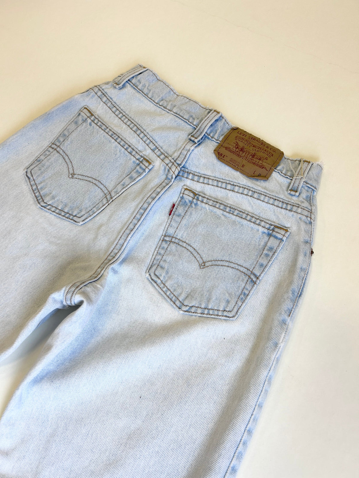 551 Levi 26x26