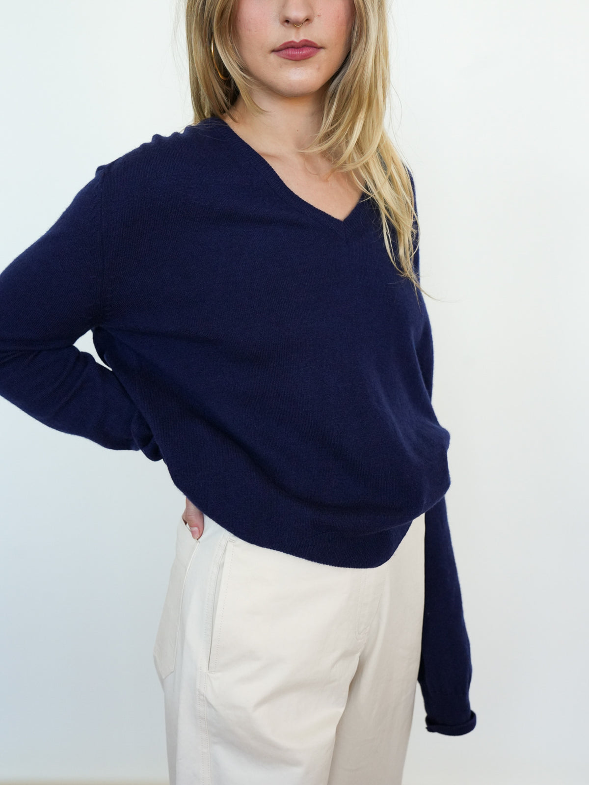 Cashmere V Neck Pullover in Navy
